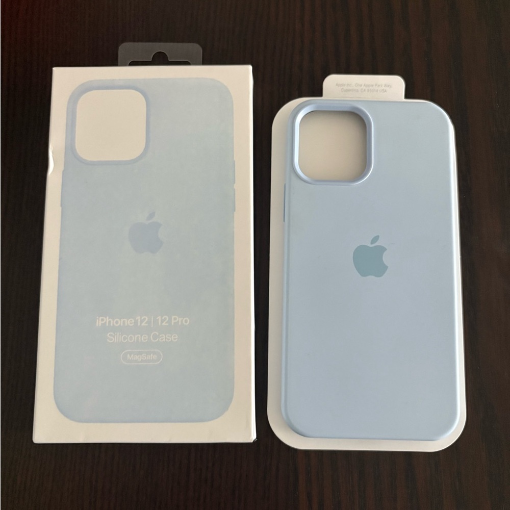 Apple iPhone 12/12 Pro Silicone Case - Light Blue